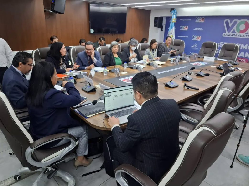 El Congreso de Guatemala evalúa el presupuesto de 2027 en medio de críticas por déficit y deuda