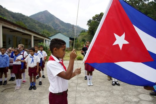 España lanza oportunidades educativas para niños cubanos con escasos recursos