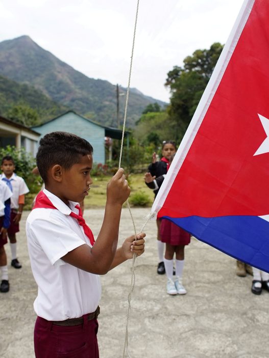 España lanza oportunidades educativas para niños cubanos con escasos recursos