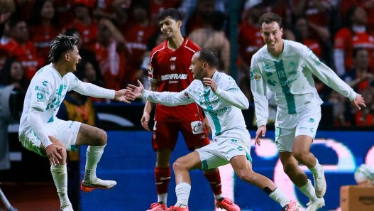 Santos logra remontar y vencer a Toluca en el estadio Nemesio Díez