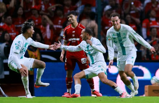 Santos logra remontar y vencer a Toluca en el estadio Nemesio Díez