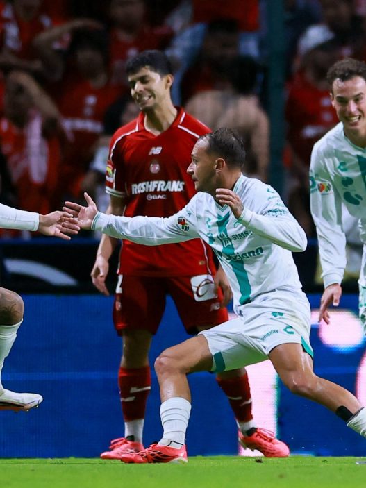 Santos logra remontar y vencer a Toluca en el estadio Nemesio Díez