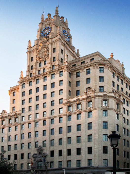 Telefónica vende su emblemático rascacielos en Gran Vía por 200 millones de euros