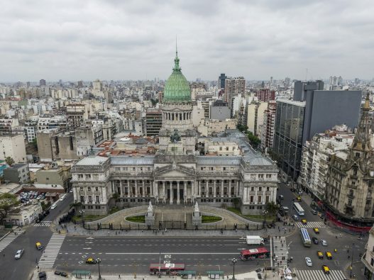 Traffic in front of the National Congress in Buenos Aires, a city where buses run on the SUBE card