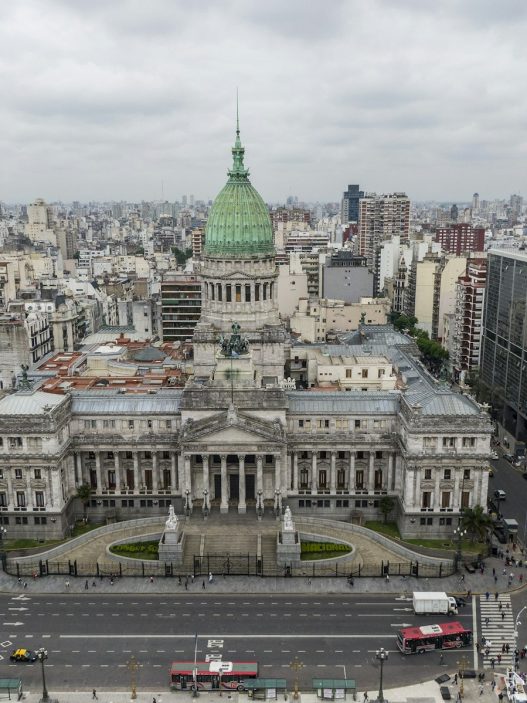 Traffic in front of the National Congress in Buenos Aires, a city where buses run on the SUBE card